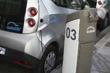 Auto elettrica in ricarica 2